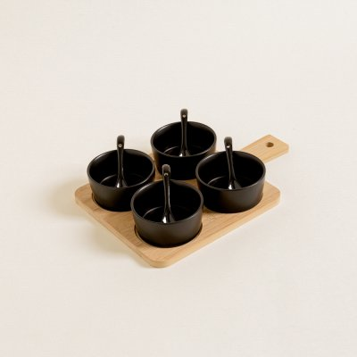 Set x 4 copetineros ceramica negra con base bamboo y cucharas 28x20 cm