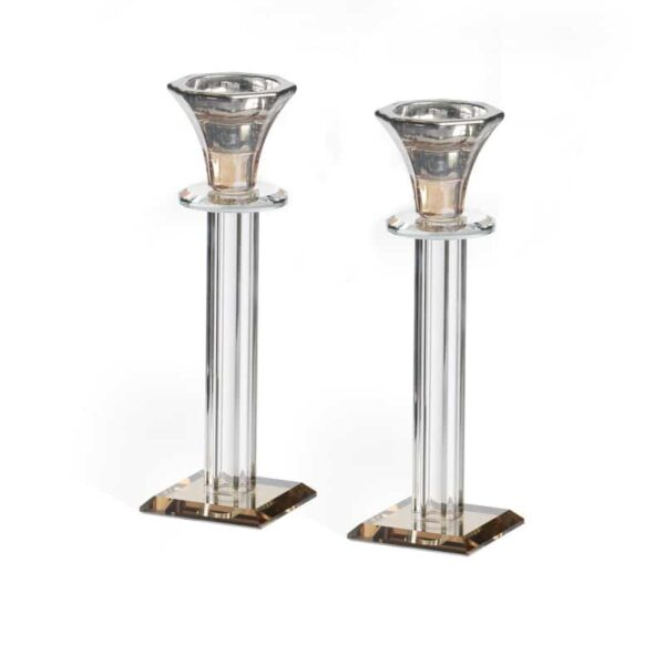 Par de candelabros cristal ámbar y plateado, base cuadrada, 19,5 cm